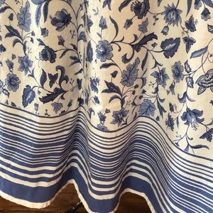 Williams Sonoma 90” Round Blue/White Tablecloth